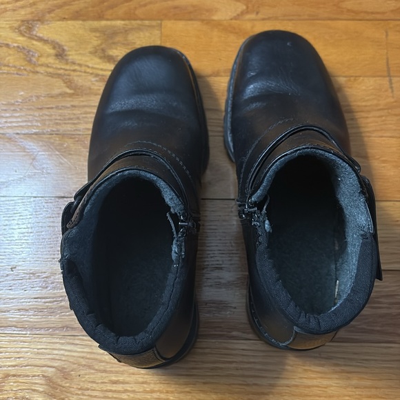 Black Leather, fleece lined boots - Picture 6 of 7